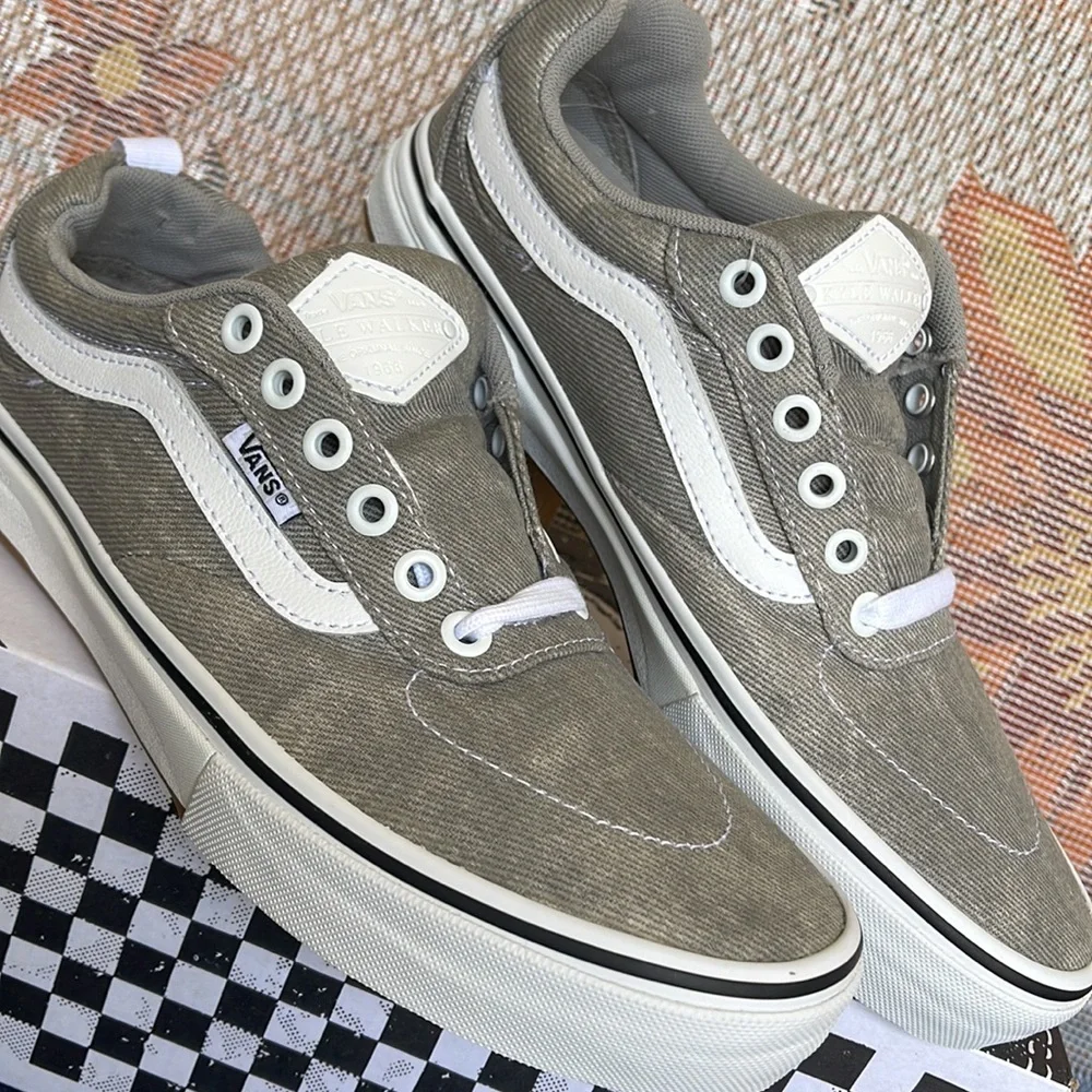 Vans WMNS Kyle Walker (Denim) Gray/White
VN0A5JIE9BM
Sneakers - athletic shoes - Picture 8 of 16